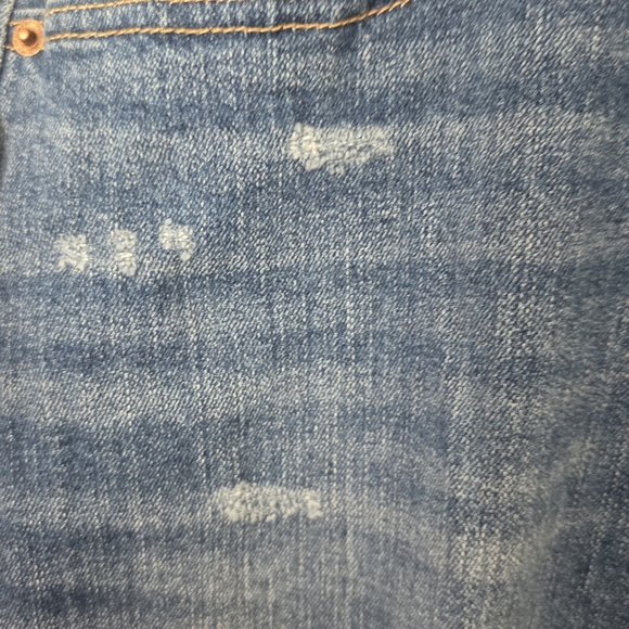 Distressed Women’s Jeans - Picture 4 of 8